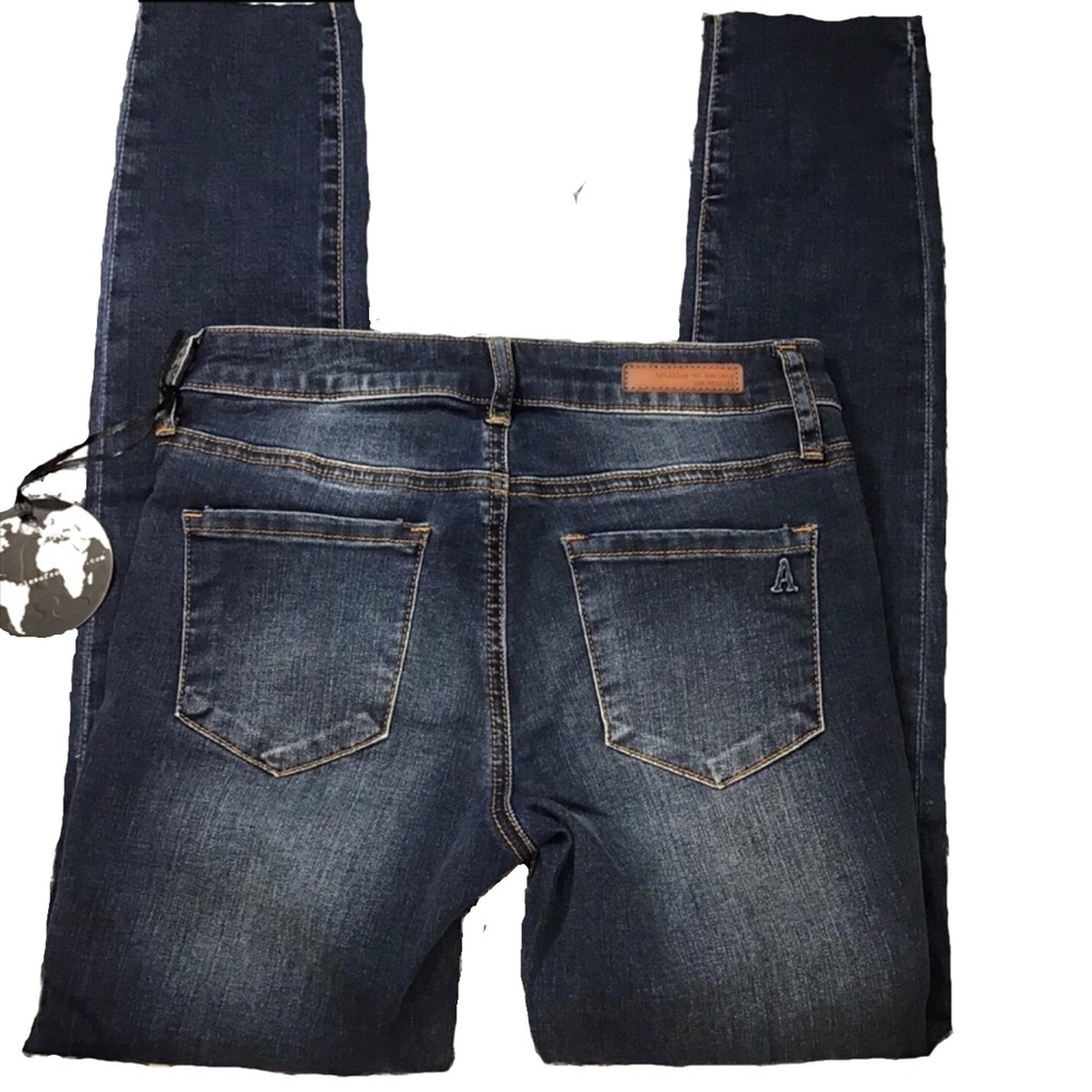 Articles of Society - NWT “Whitney” Skinny Raw Hem - 24